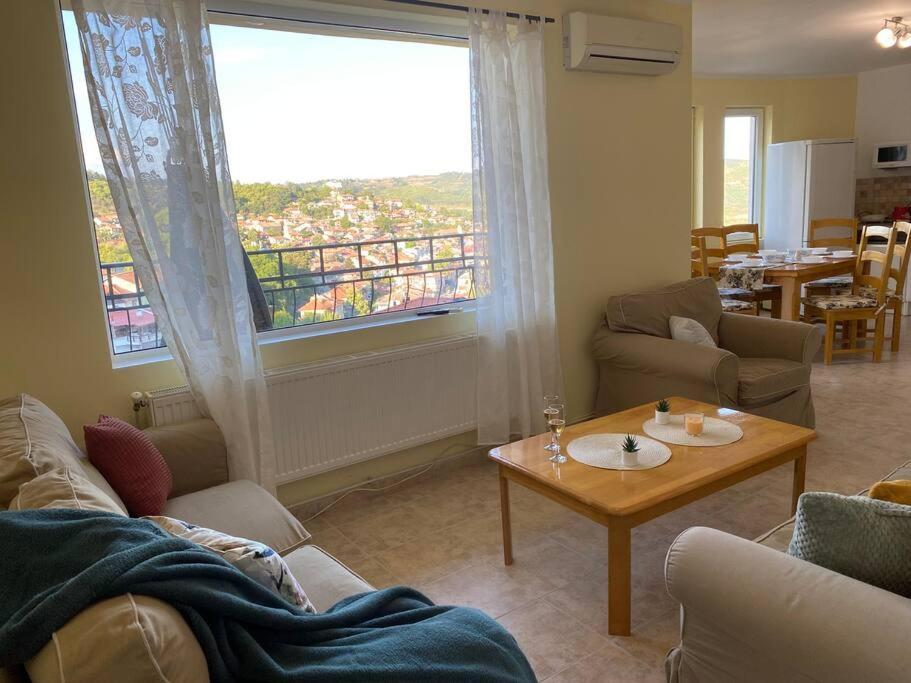 Apartment Happy Place Akatcia Veliko Tarnovo Luaran gambar