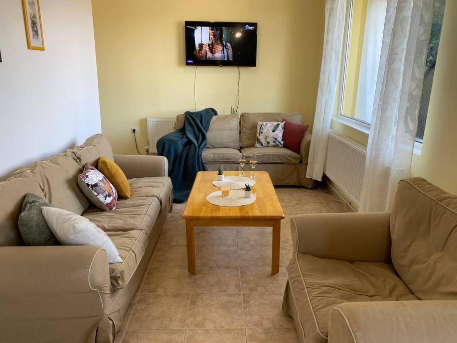 Apartment Happy Place Akatcia Veliko Tarnovo Luaran gambar