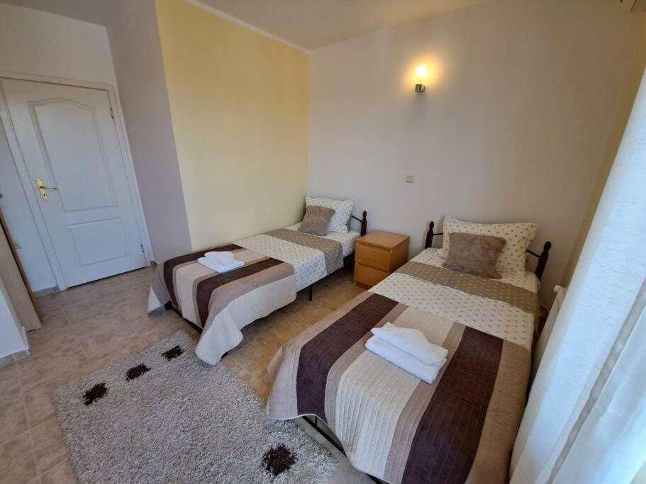 Apartment Happy Place Akatcia Veliko Tarnovo Luaran gambar